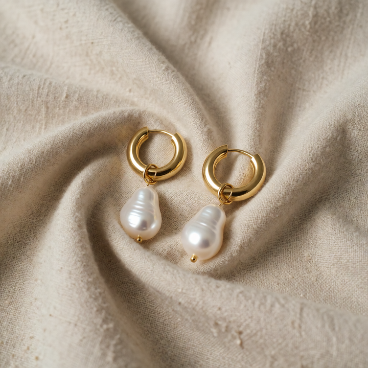 Gold Hoop Earrings Clíodhna with Pearl