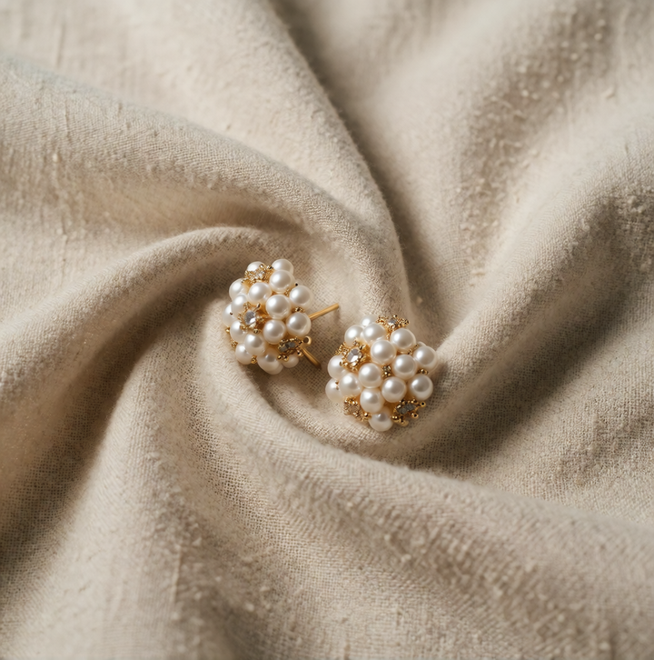 Gold Stud Earrings Riona with Pearl Cluster