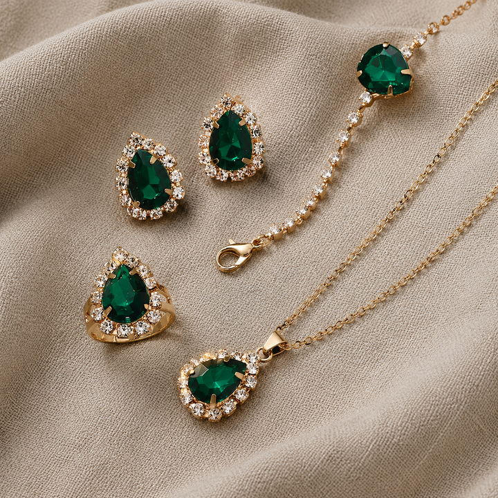 Gold Necklace Aisling with Emerald