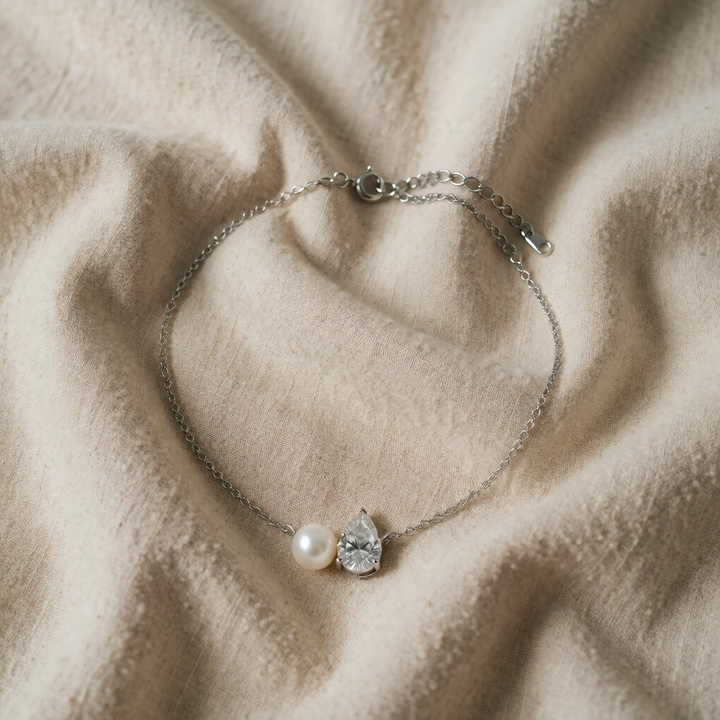 Silver Necklace Méabh with Pearl and Zirconia Teardrop