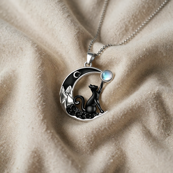 Silver Necklace Aoibh with Cat and Moonstone