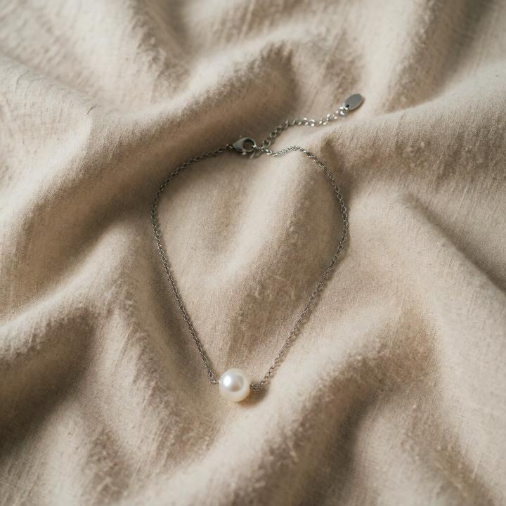 Silver Necklace Siobhán with Single Pearl