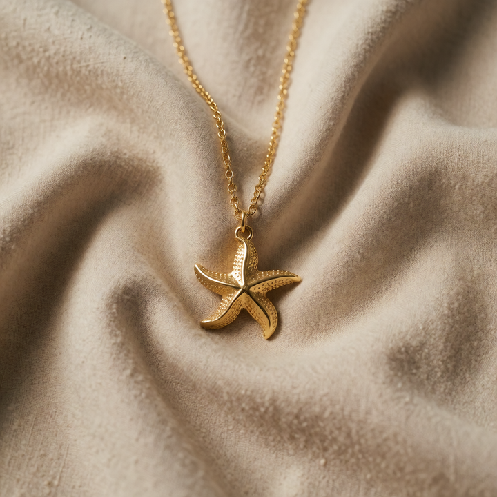 Gold Necklace Maeve with Starfish Motif
