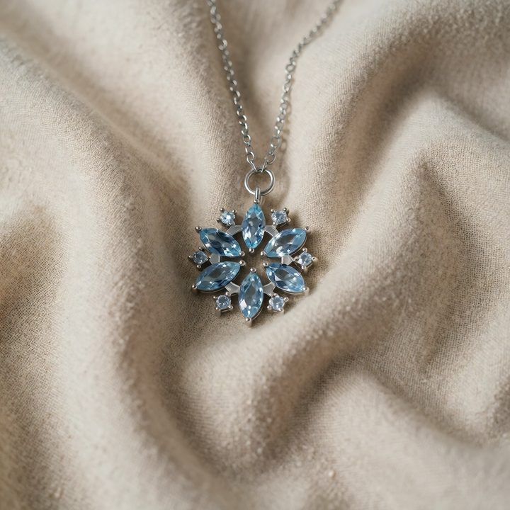 White Gold Necklace Béibhinn with Blue Snowflake
