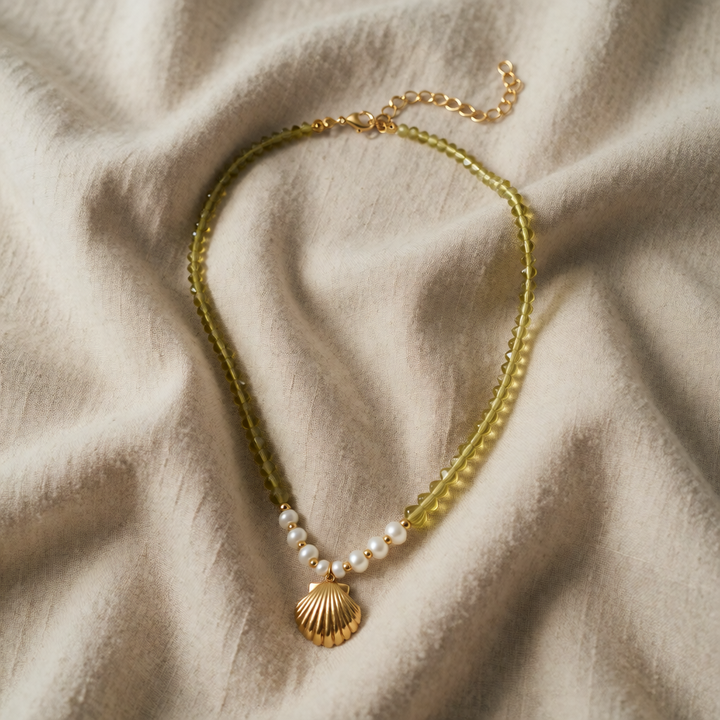 Gold Beaded Necklace Sinéad with Shell Pendant