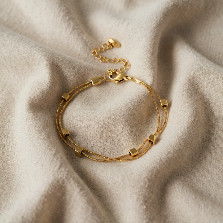 Gold Chain Bracelet Máire with Cube Beads