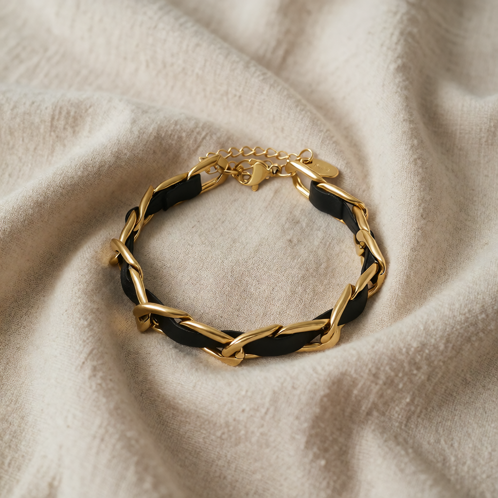 Gold Chain Bracelet Sadhbh with Black Leather