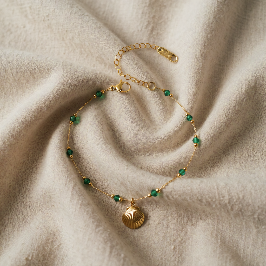 Gold Chain Bracelet Sadhbh with Shell