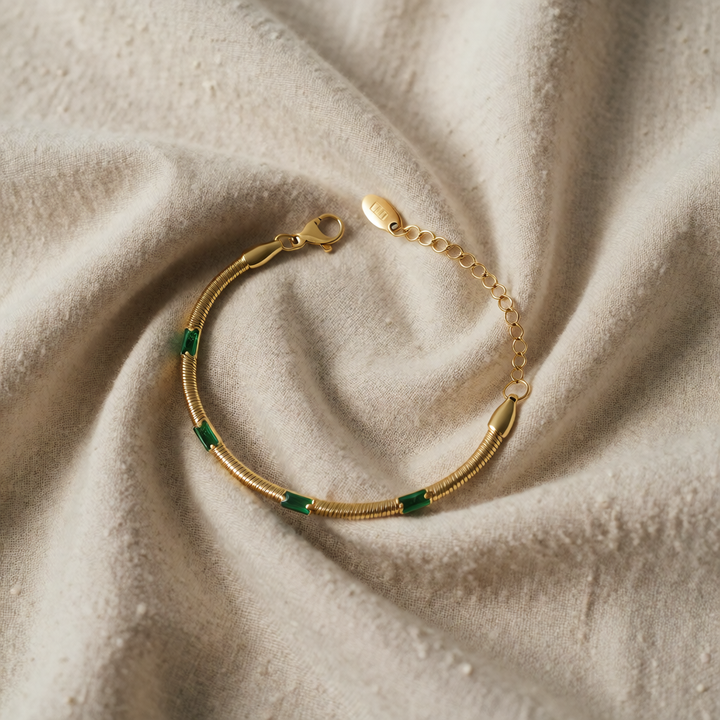 Gold Chain Bracelet Eithne with Emerald
