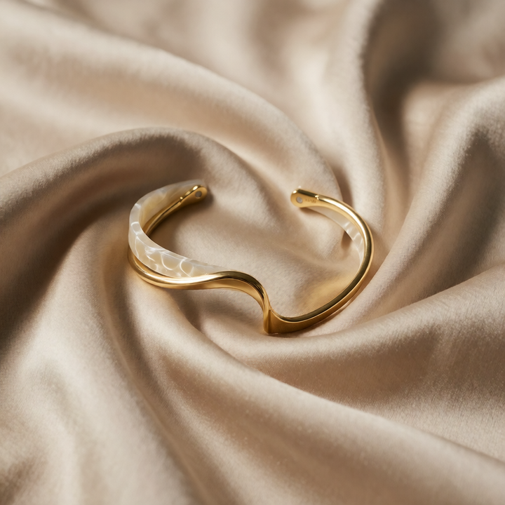 Gold-Plated Cuff Bracelet Caitlín with Opal