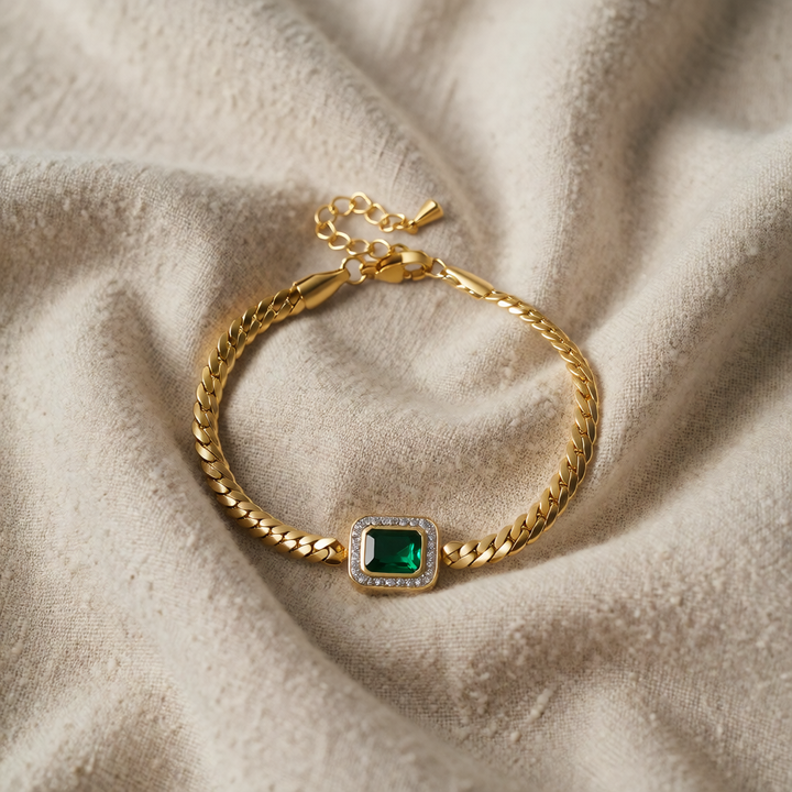 Gold Chain Bracelet Fiadh with Emerald Pendant