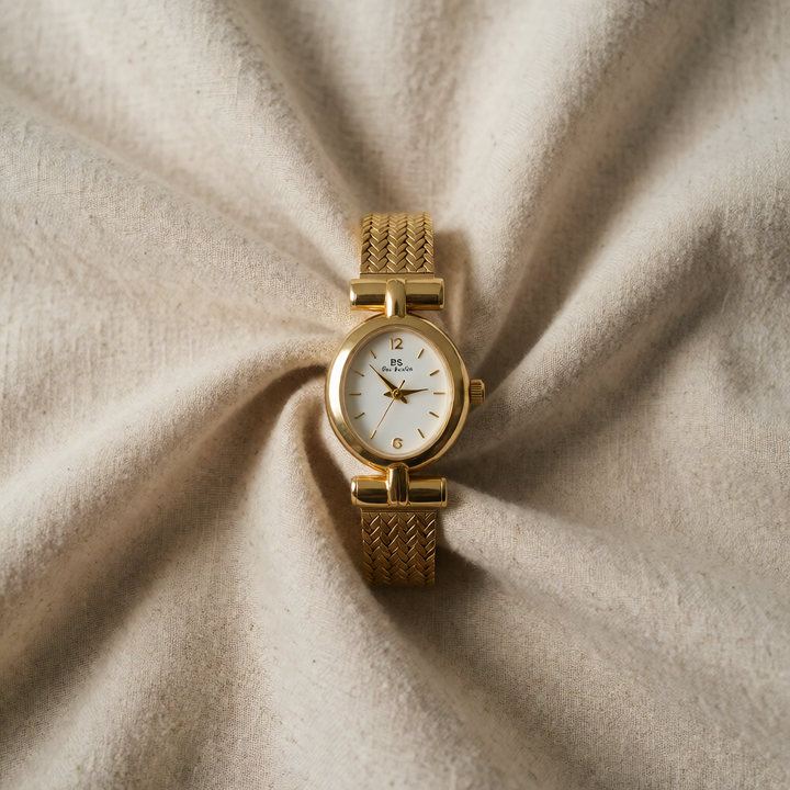Gold Watch Maeve with Oval Case and Mesh Strap