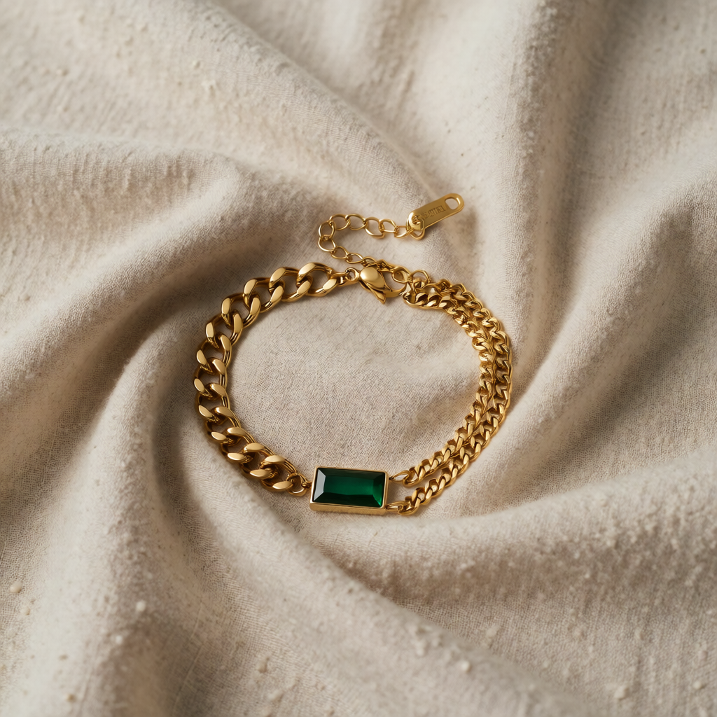 Gold Chain Bracelet Muirne with Emerald