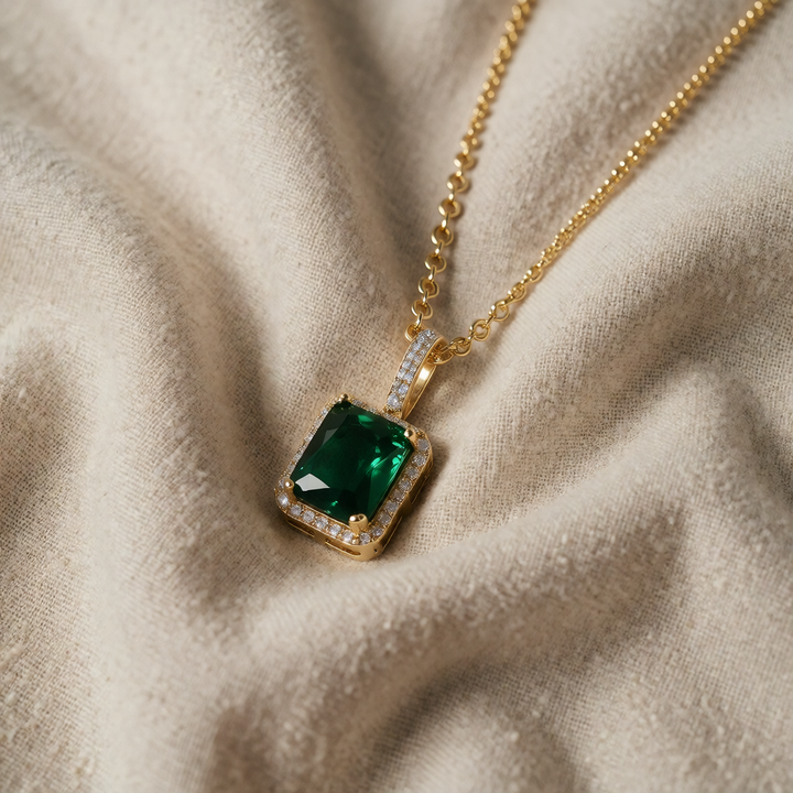 Gold Necklace Eithne with Emerald