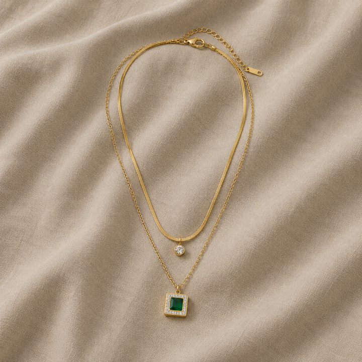 Gold Layered Necklace Órlaith with Emerald