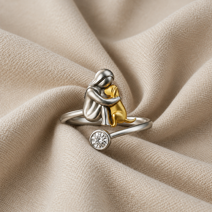 Silver &amp; Gold Ring Maeve with Woman &amp; Dog Motif