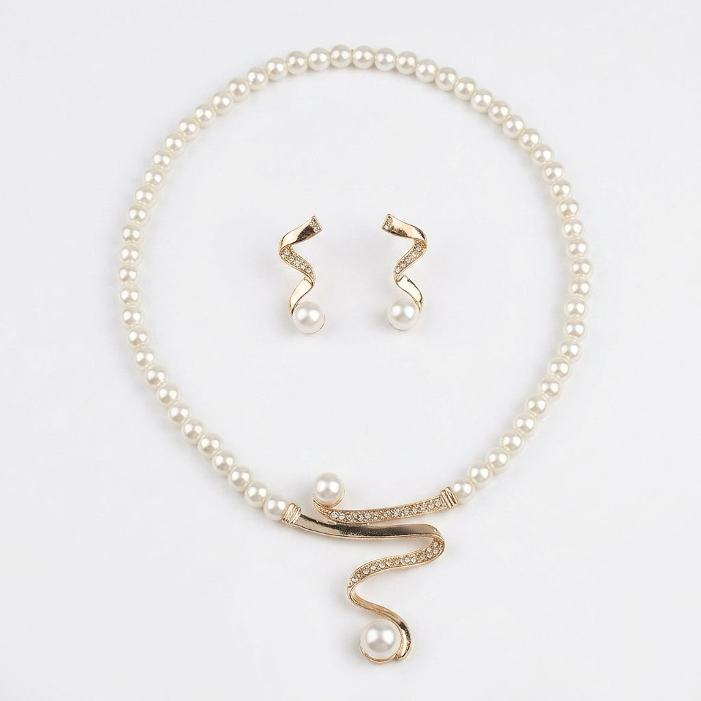Pearl Necklace Set Aoife with Gold Spiral Pendant