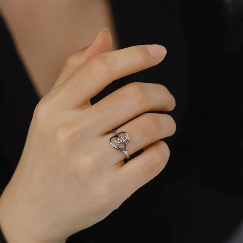 Gold Ring Áine with Paw &amp; Heart Motif