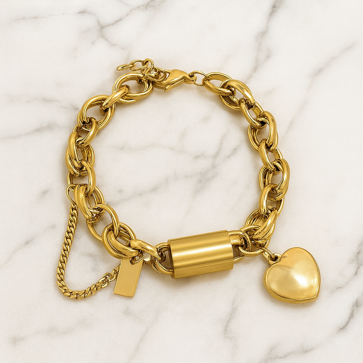 Gold Chain Bracelet Gobnait with Heart Charm
