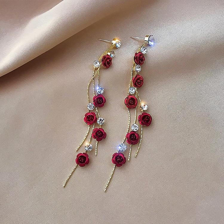Gold Threader Earrings Béibhinn with Red Roses