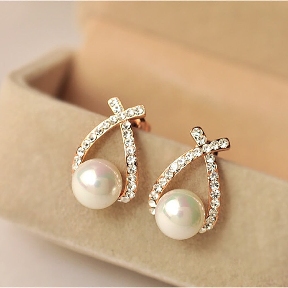 Rose Gold Stud Earrings Ailbhe with Pearl and Crystal