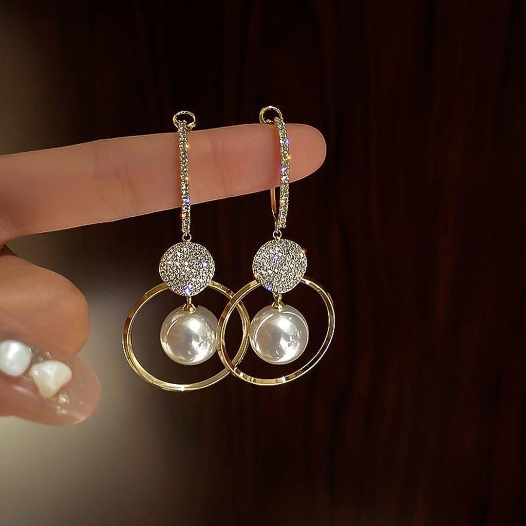 Gold Drop Earrings Gobnait with Pearl