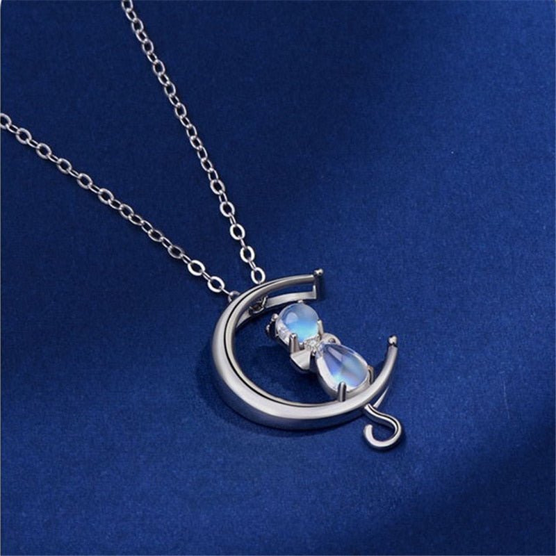 Silver Necklace Eithne with Moonstone Cat on the Moon