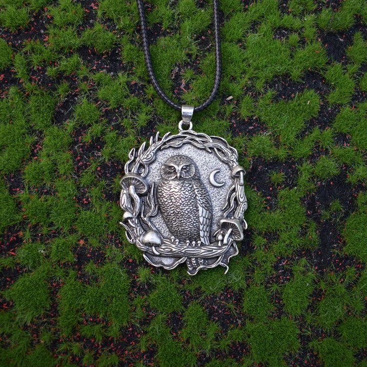Silver Necklace Caoimhe with Owl and Moon