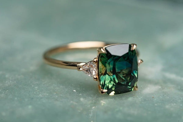 Gold Ring Siobhán with Emerald