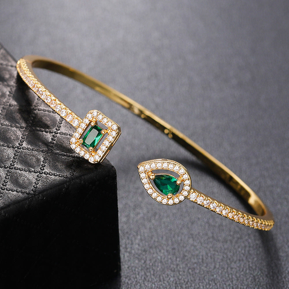 Gold Cuff Bracelet Órla with Emerald