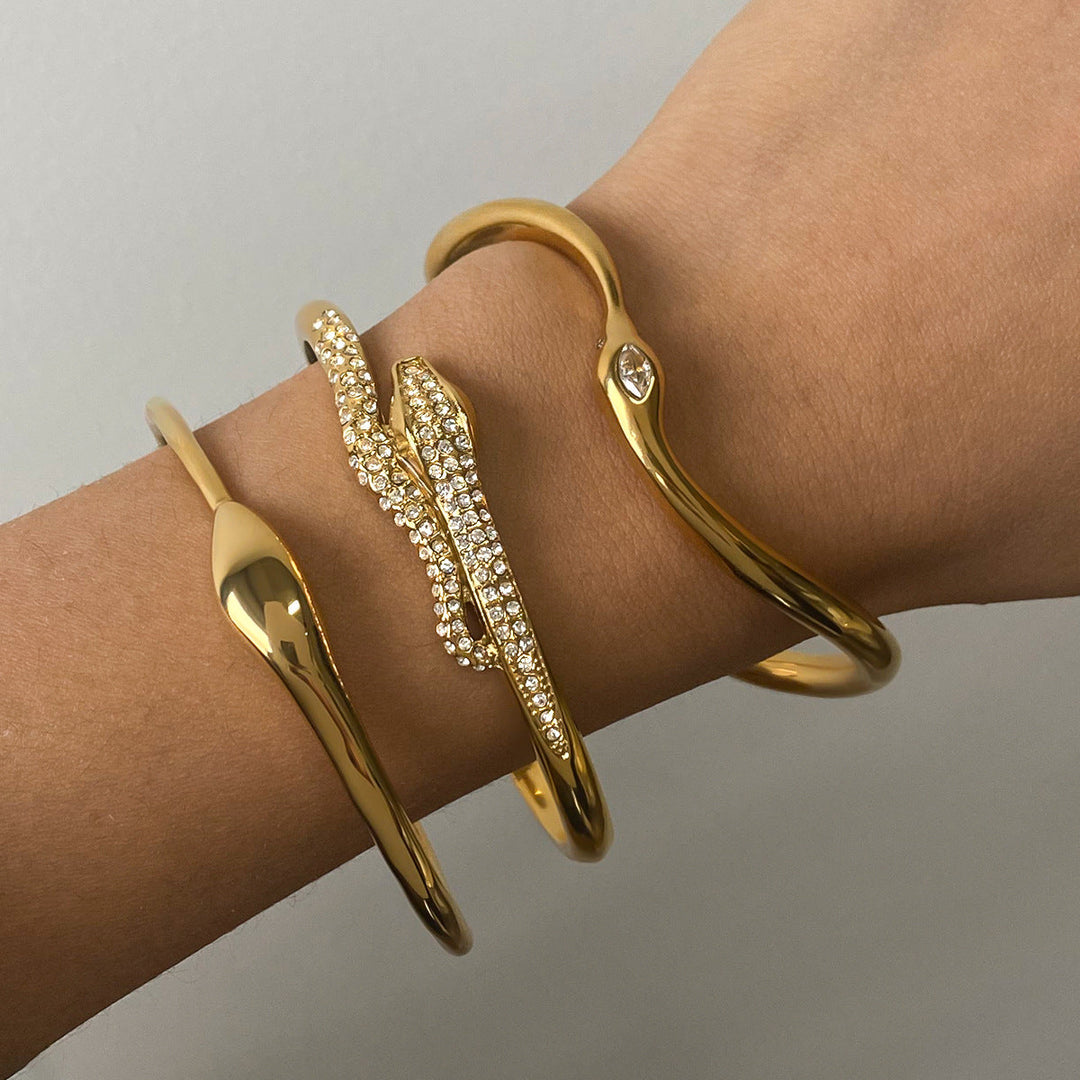 Gold Cuff Bracelet Róisín with Crystals