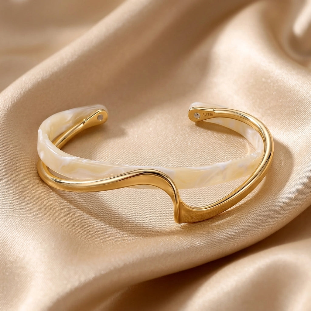 Gold-Plated Cuff Bracelet Caitlín with Opal