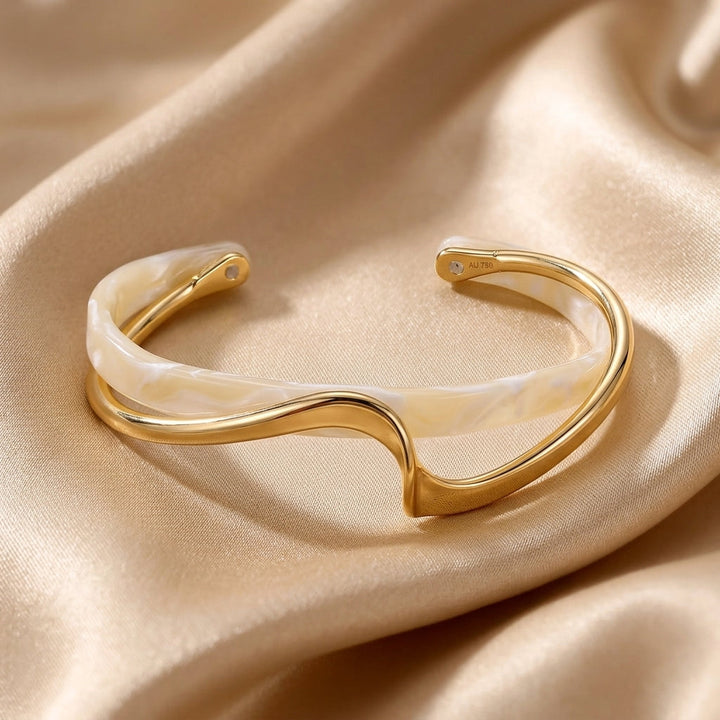 Gold-Plated Cuff Bracelet Caitlín with Opal