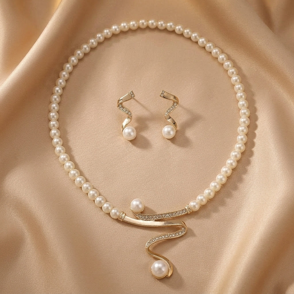 Pearl Necklace Set Aoife with Gold Spiral Pendant