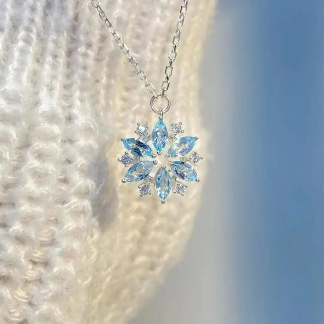 White Gold Necklace Béibhinn with Blue Snowflake