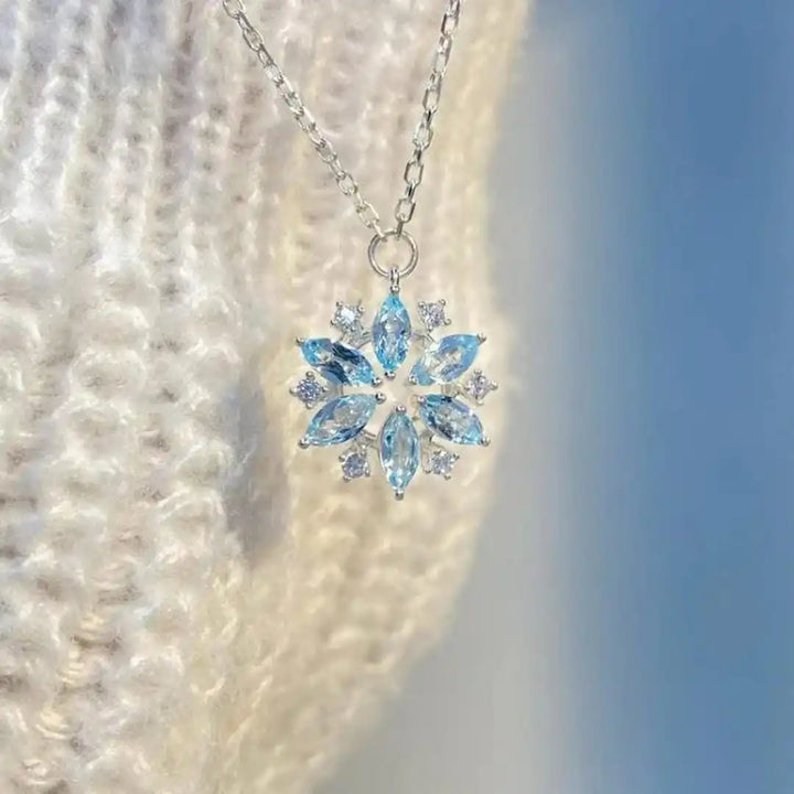 White Gold Necklace Béibhinn with Blue Snowflake
