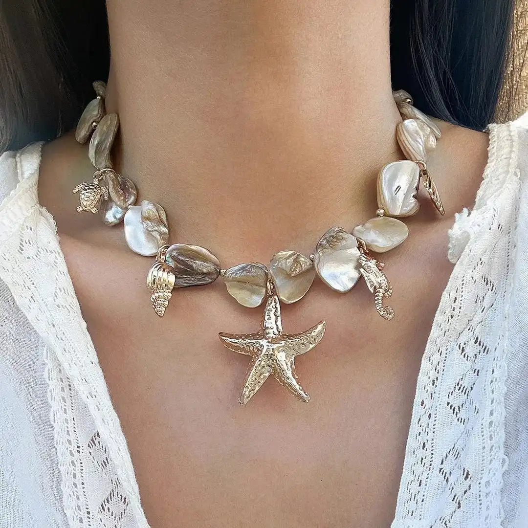 Gold Beaded Necklace Ailbhe with Starfish and Turquoise