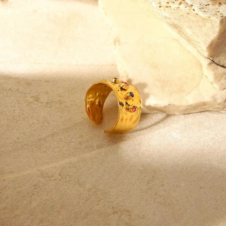 Gold Ring Eabha with Emerald