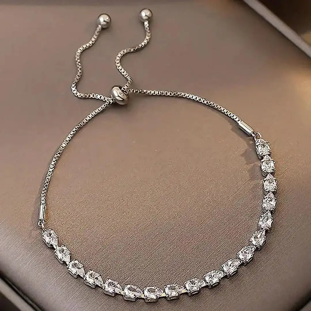 Gold Chain Bracelet Méadhbh with Crystal Stones