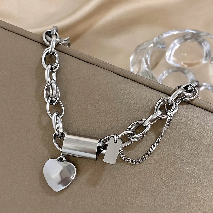 Gold Chain Bracelet Gobnait with Heart Charm