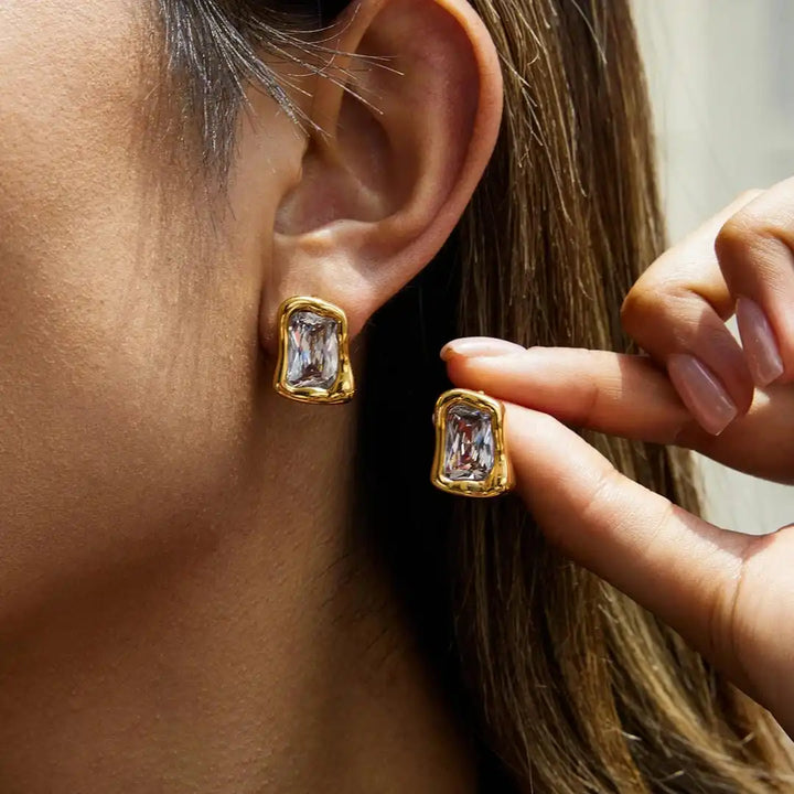 Gold Stud Earrings Clíona with Zirconia