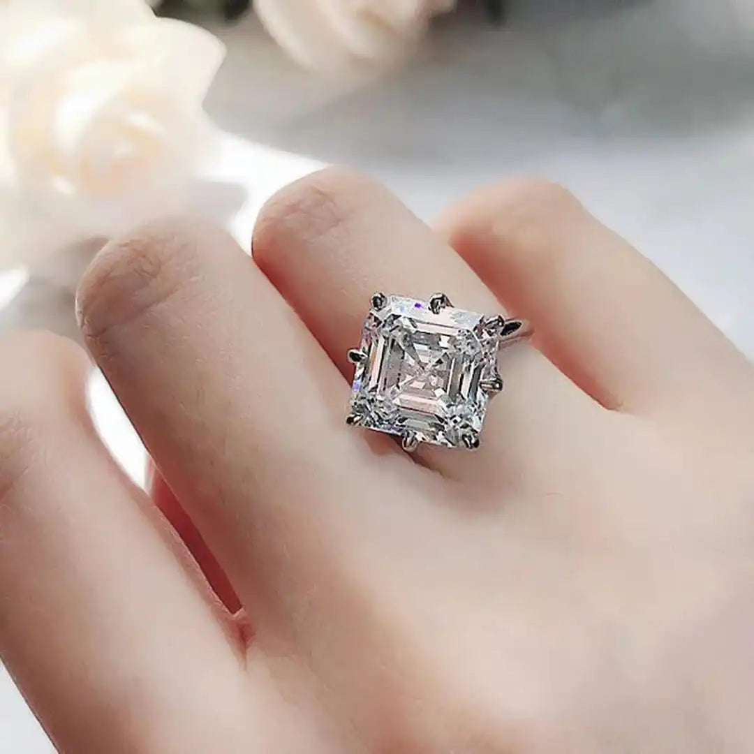 Silver Ring Caoimhe with Zirconia Solitaire