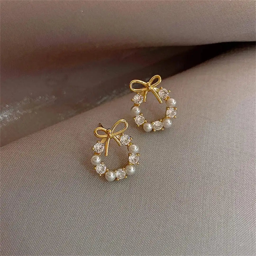 Gold Stud Earrings Fiadh with Pearls and Crystal Bow