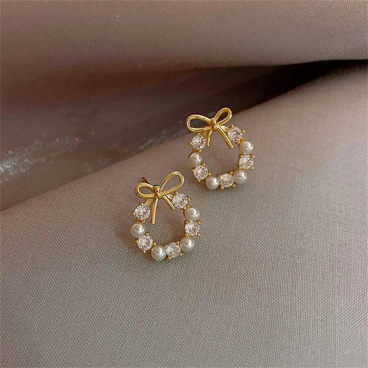Gold Stud Earrings Fiadh with Pearls and Crystal Bow