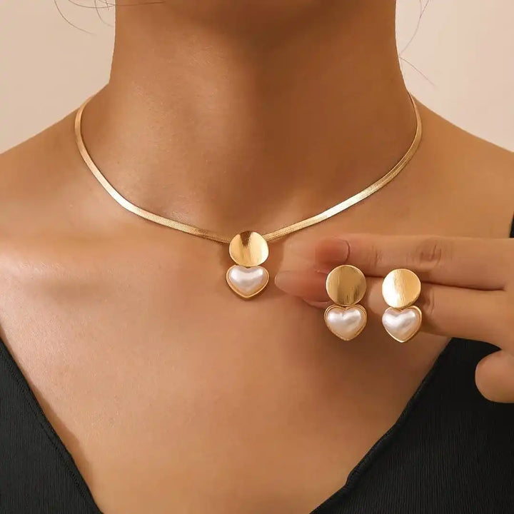 Gold Necklace Set Órla with Pearl Hearts