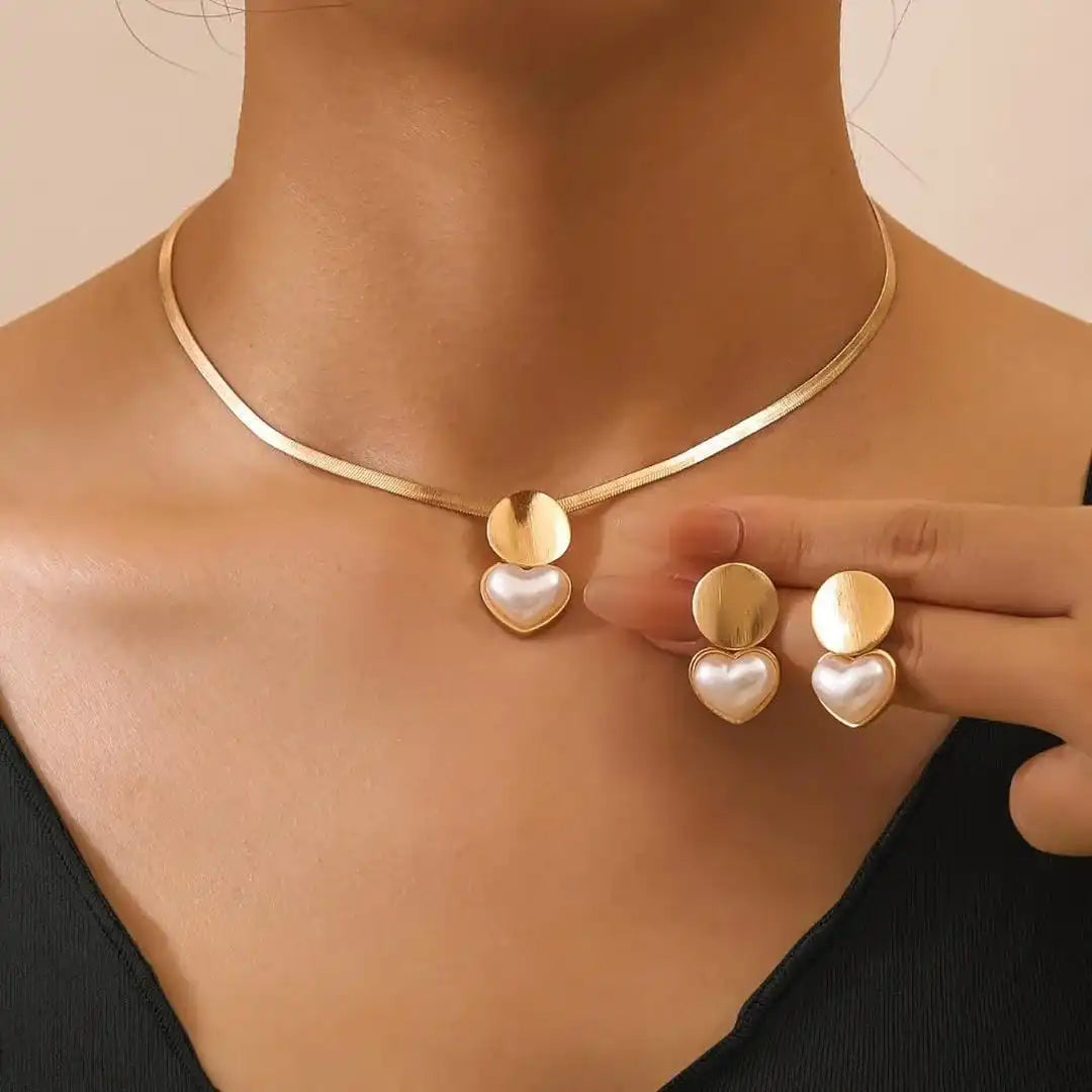 Gold Necklace Set Aisling with Pearl Heart