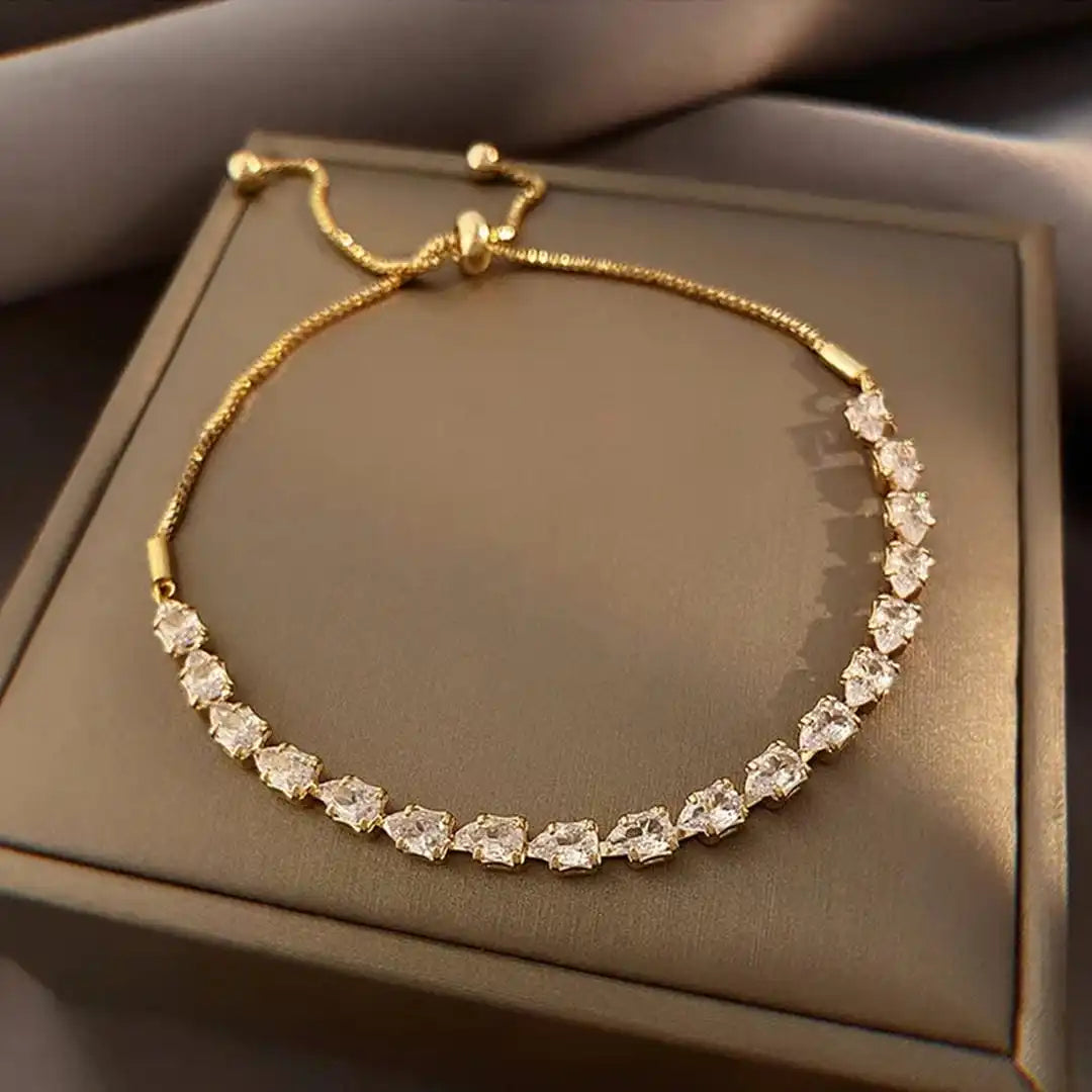 Gold Chain Bracelet Méadhbh with Crystal Stones