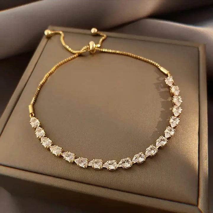 Gold Chain Bracelet Méadhbh with Crystal Stones