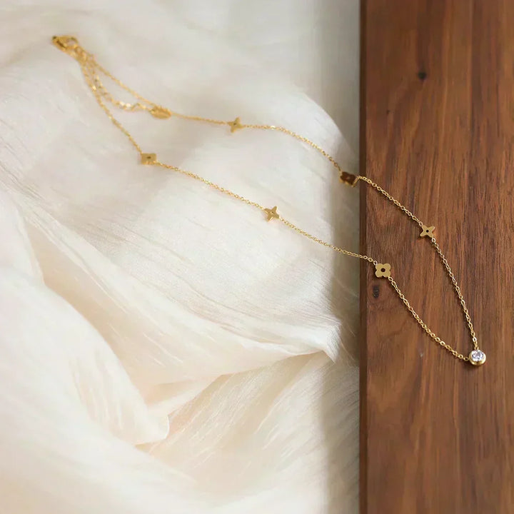 Gold Necklace Emer with Flowers and Zirconia