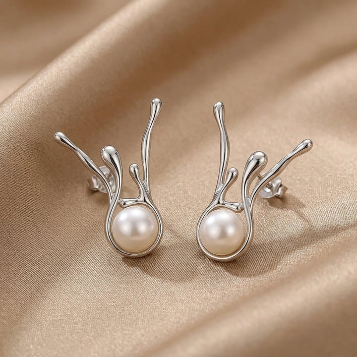 Silver Stud Earrings Deirbhile with Pearl